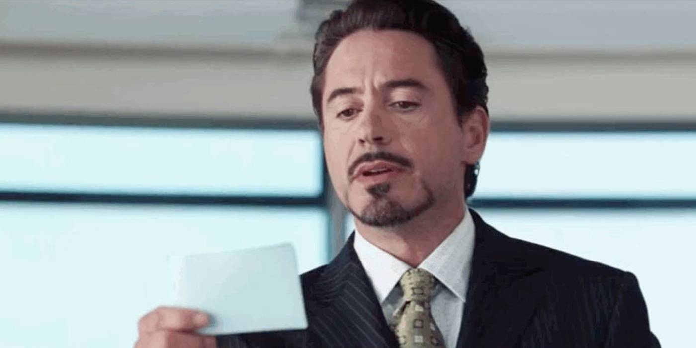 Tony Stark revela sua identidade de Homem de Ferro.