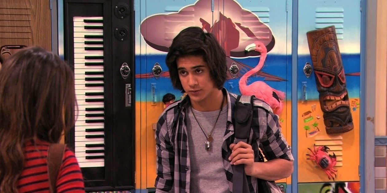 Avan Jogia, as Beck Oliver, talks to Tori in Victorious