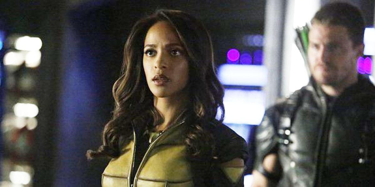 ried as Green Arrow stands behind her in Arrow.