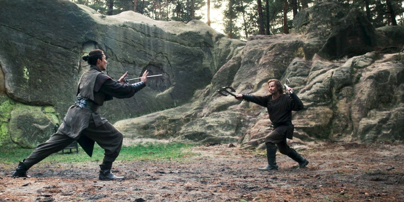 Lan and Stepin sparring in The Wheel of Time season 1.