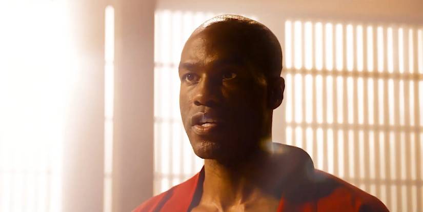 Yahya Abdul-Mateen II as Morpheus in the training room in Matrix 4