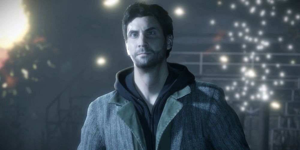 Alan stands in front of twinkling lights on Alan Wake Remastered