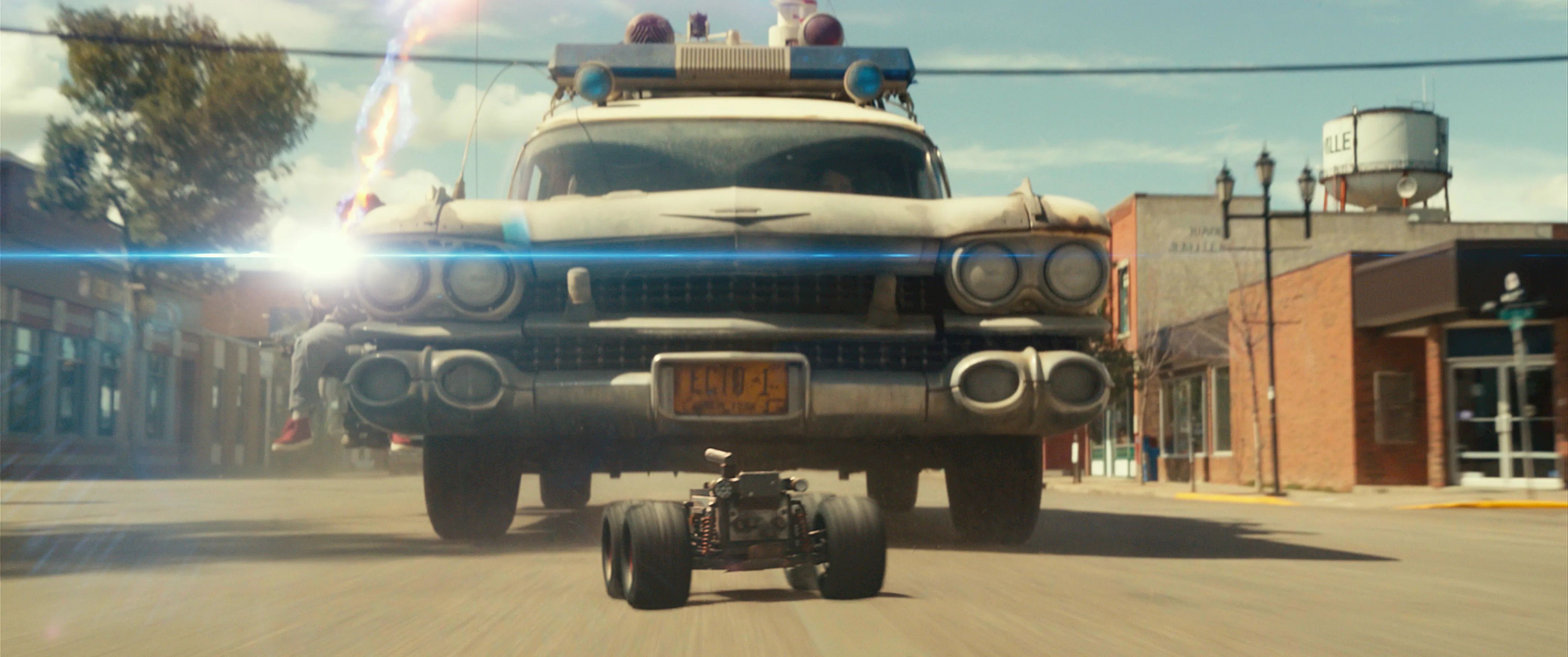 Ghostbusters: Afterlife Photo Shows The Ecto-1 Racing At High Speed