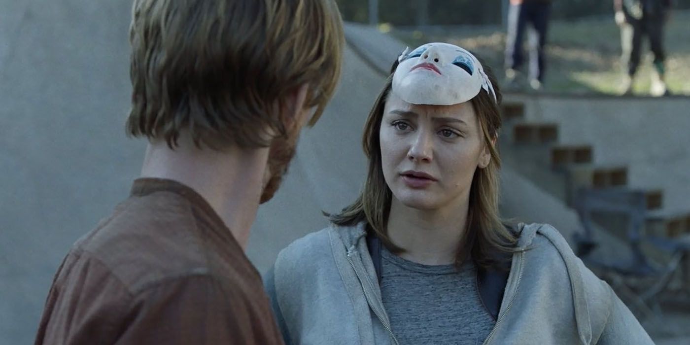Sherry from Fear the Walking Dead, mask up over her face, talking to Dwight.