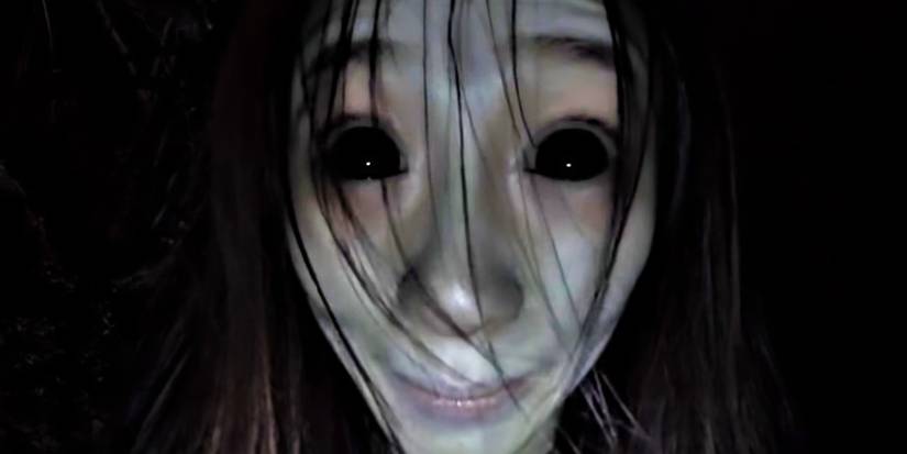 A ghost girl in Gonjiam: Haunted Asylum.
