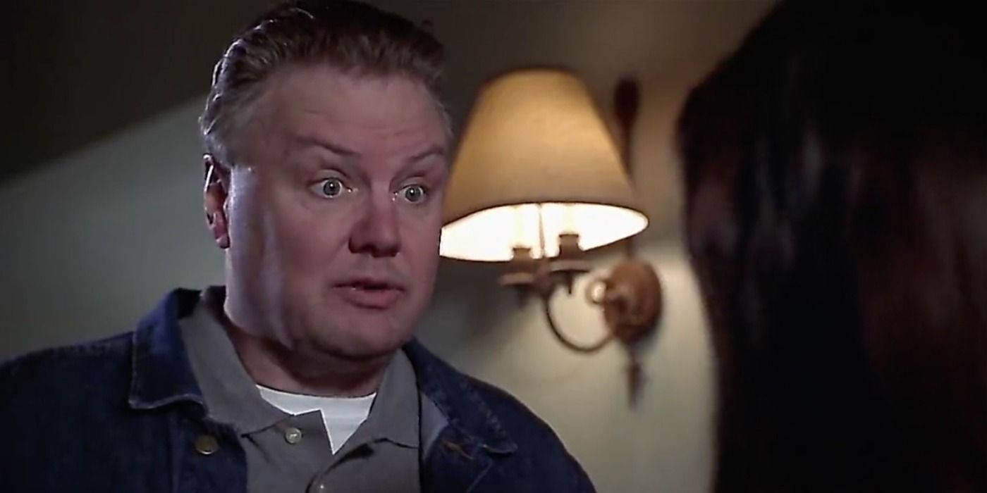 Cindy's father from Scary Movie with wide eyes.
