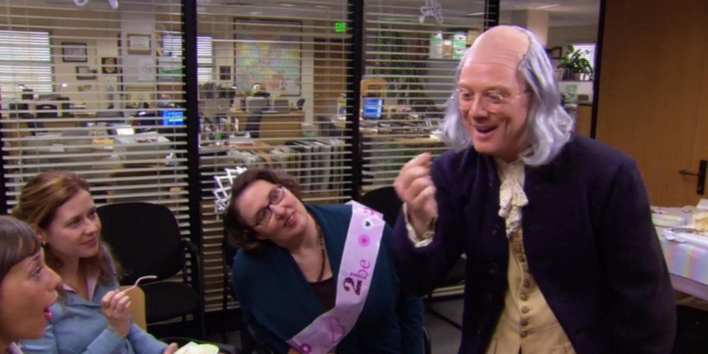 Ben Franklin mostrando às mulheres do escritório como amarrar uma haste de cereja no The Office
