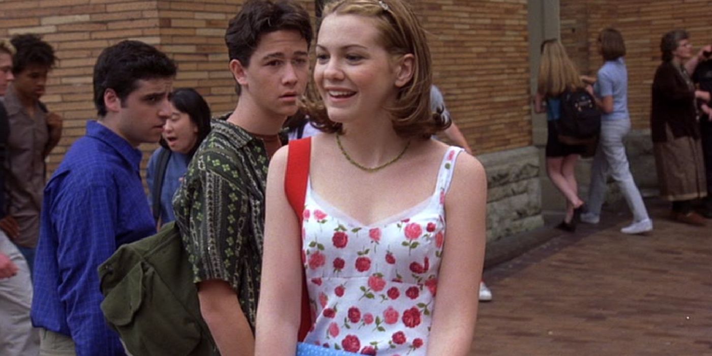 Cameron watches Bianca walk by in 10 Things I Hate About You