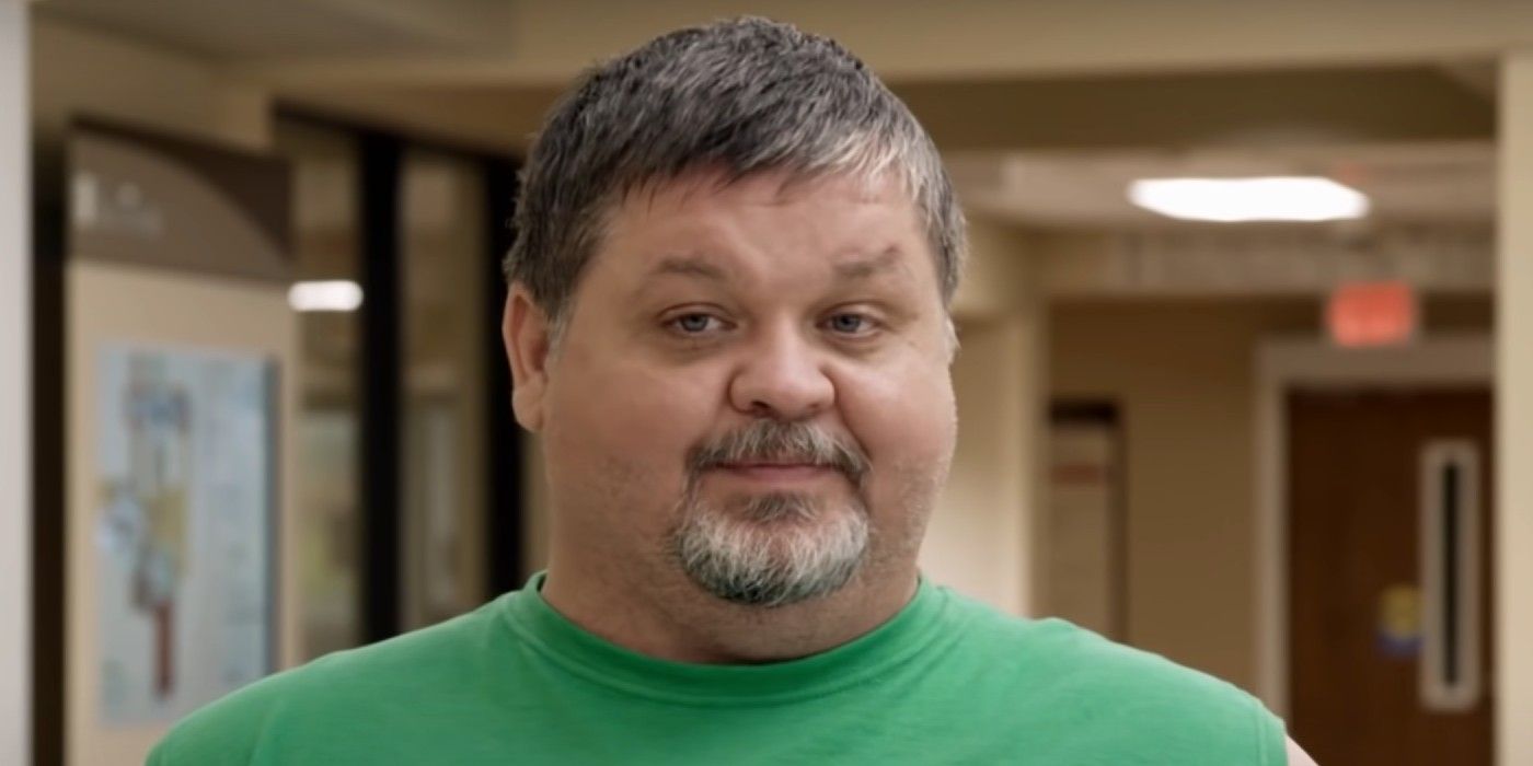 Chris Combs in 1000-lb Sisters wearing green shirt