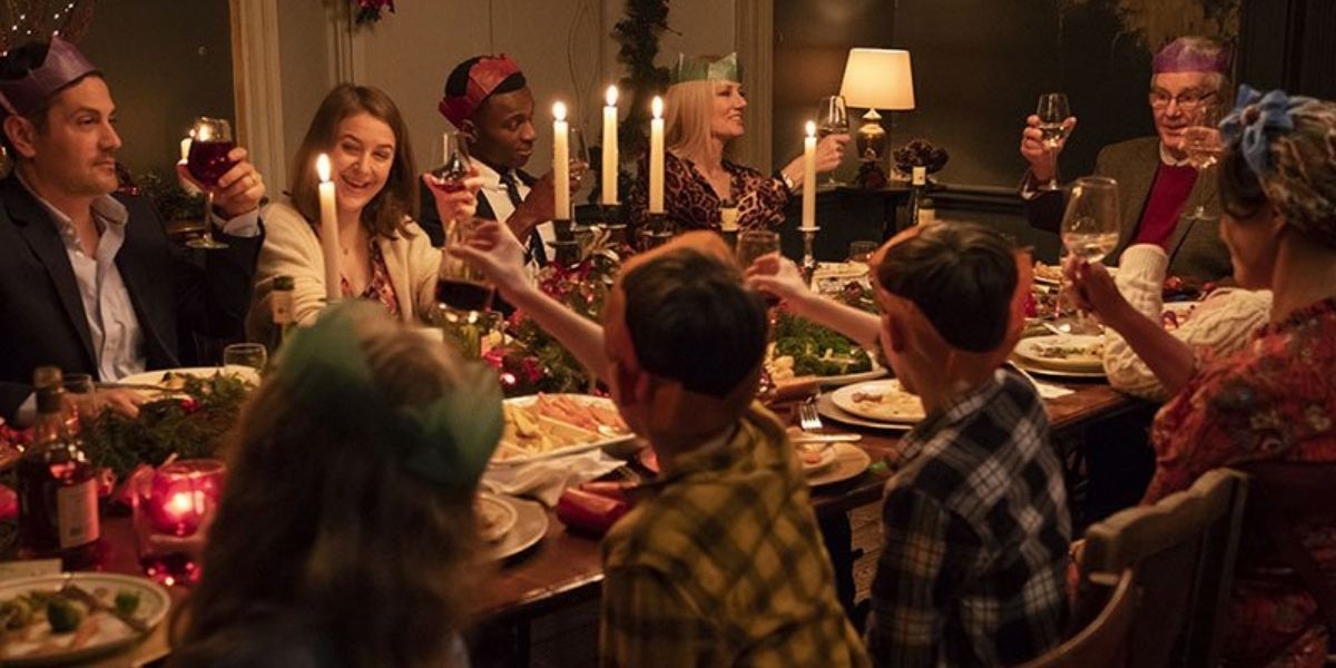 The family in Christmas Survival (2018) having Christmas dinner together