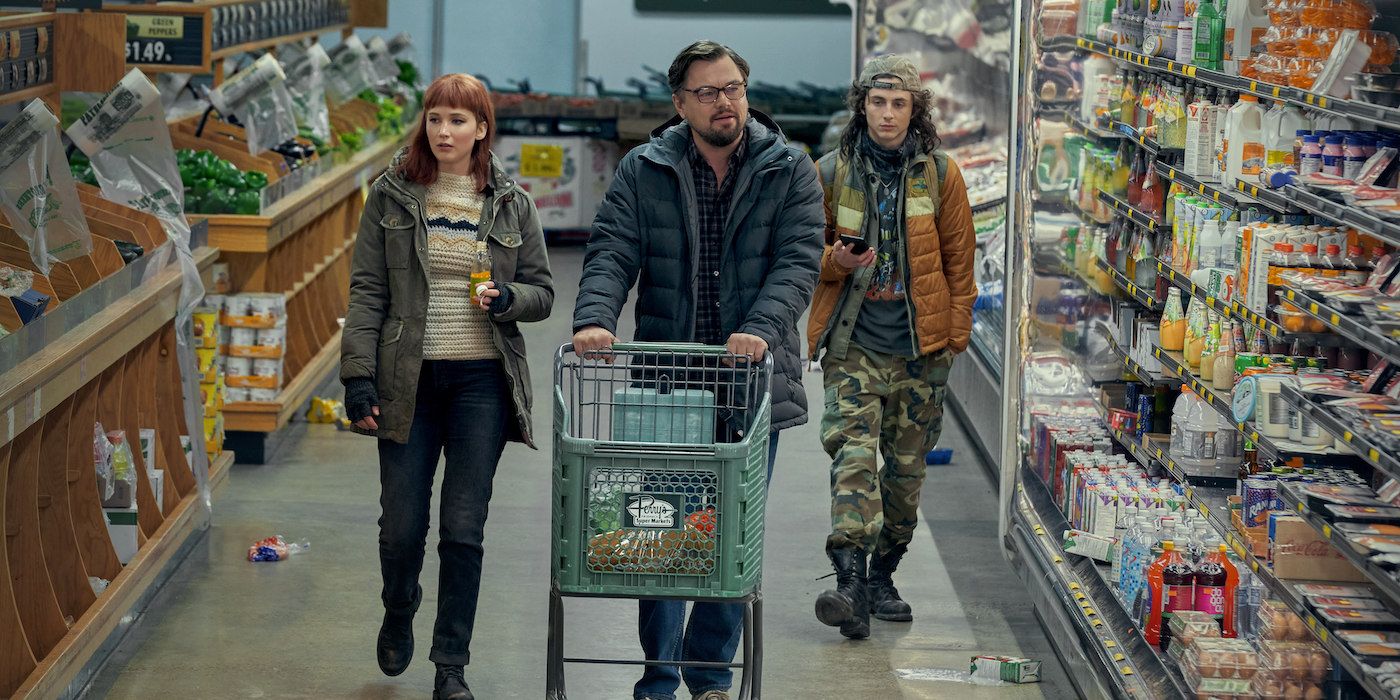 Leonardo DiCaprio and Jennifer Larence in a grocery store in Don't Look Up