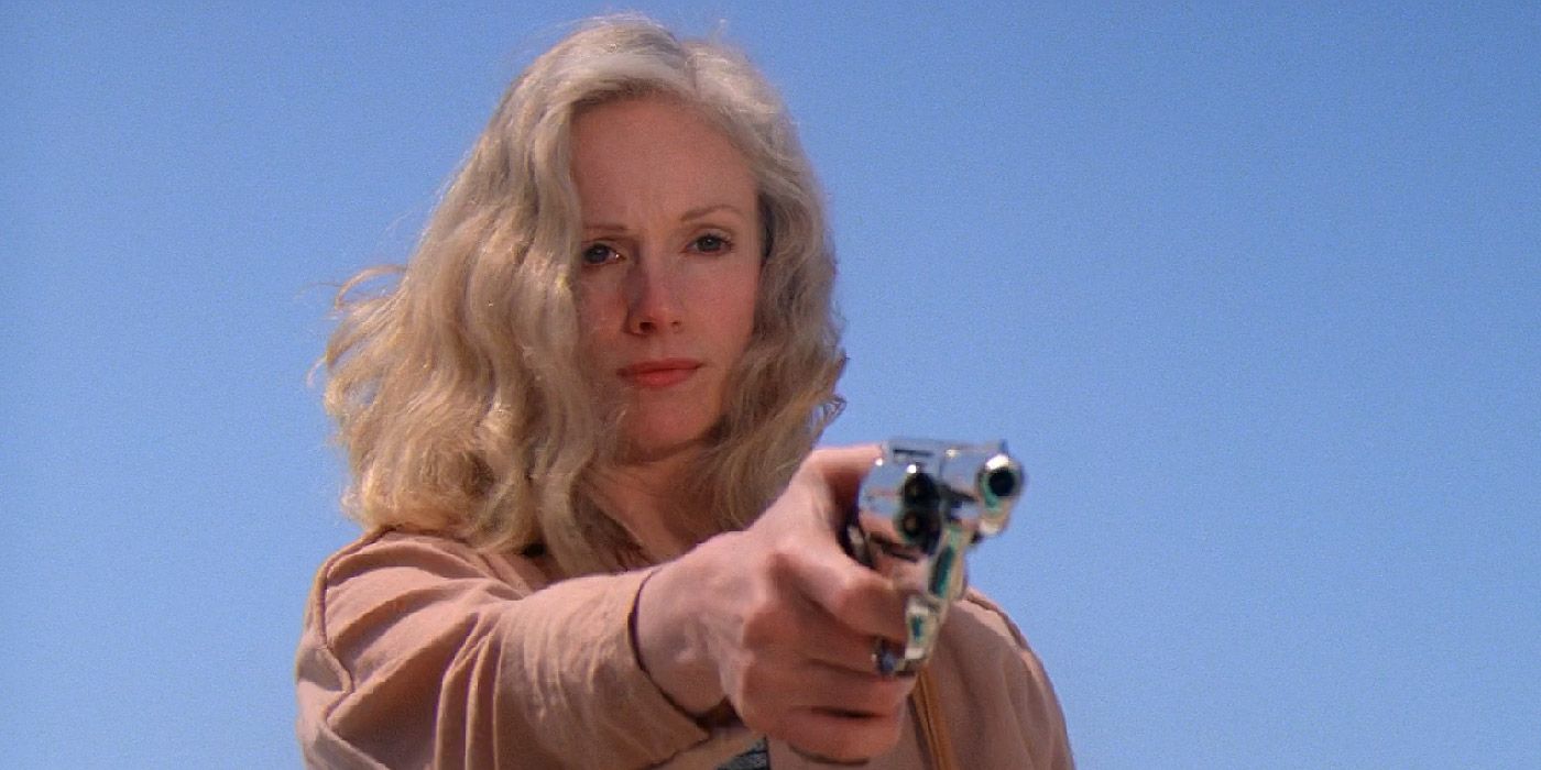Jennifer aiming a gun in Sudden Impact