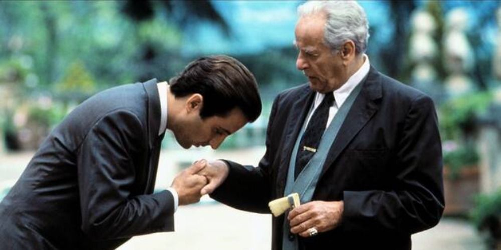 Vincent pretends to pledge allegiance to Don Osvaldo &quot;Ozzie&quot; Altobello in The Godfather 
