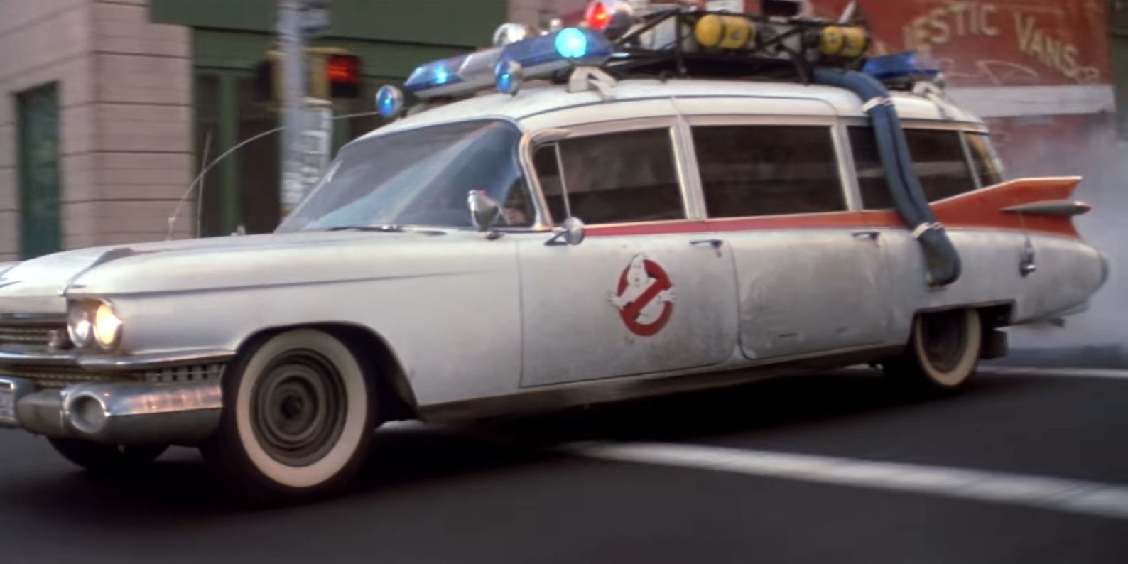 Ecto-1 driving through New York City in Ghostbusters II