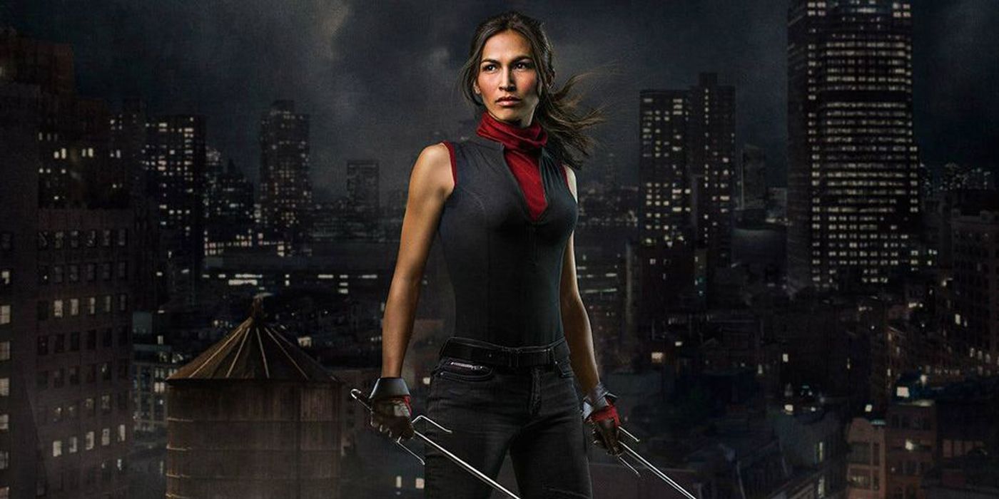 Elektra standing in front of the skyline in Defenders.