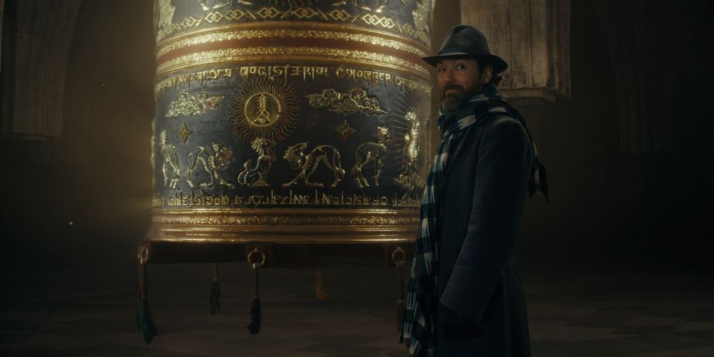 Dumbledore in the Room of requirement in Fantastic Beasts 3