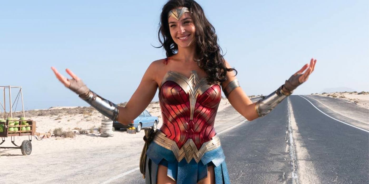 Gal Gadot Celebrates Wonder Woman 1984 Anniversary With New Bts Images 4538