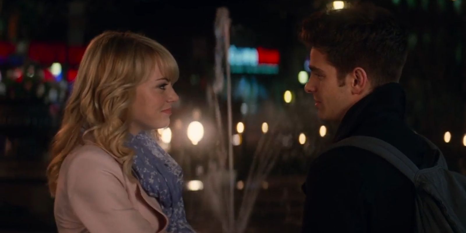Gwen and Peter walking through the park in The Amazing Spider-Man 2