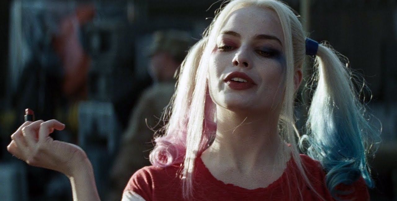 Harley Quinn applying lipstick in Suicide Squad 2016