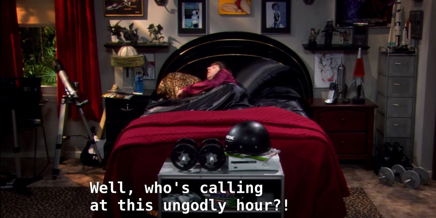 Howard rolls over in bed as his mom asks who's on the phone on TBBT