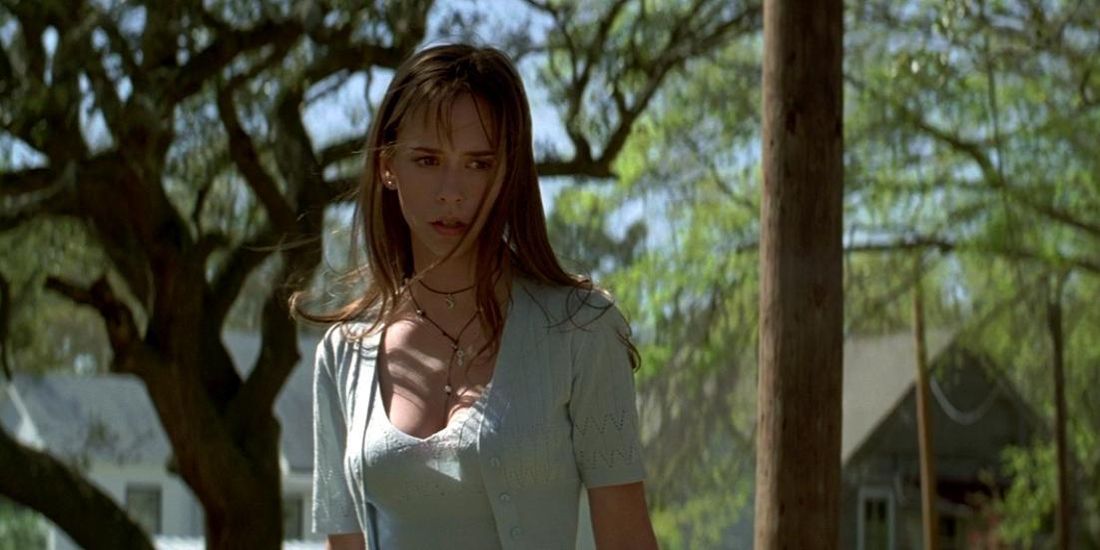 Jennifer Love Hewitt as Julie in the movie I Know What You Did Last Summer.