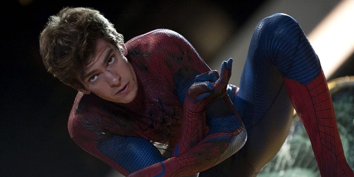 Image of Andrew Garfield with his mask off in The Amazing Spider-Man.