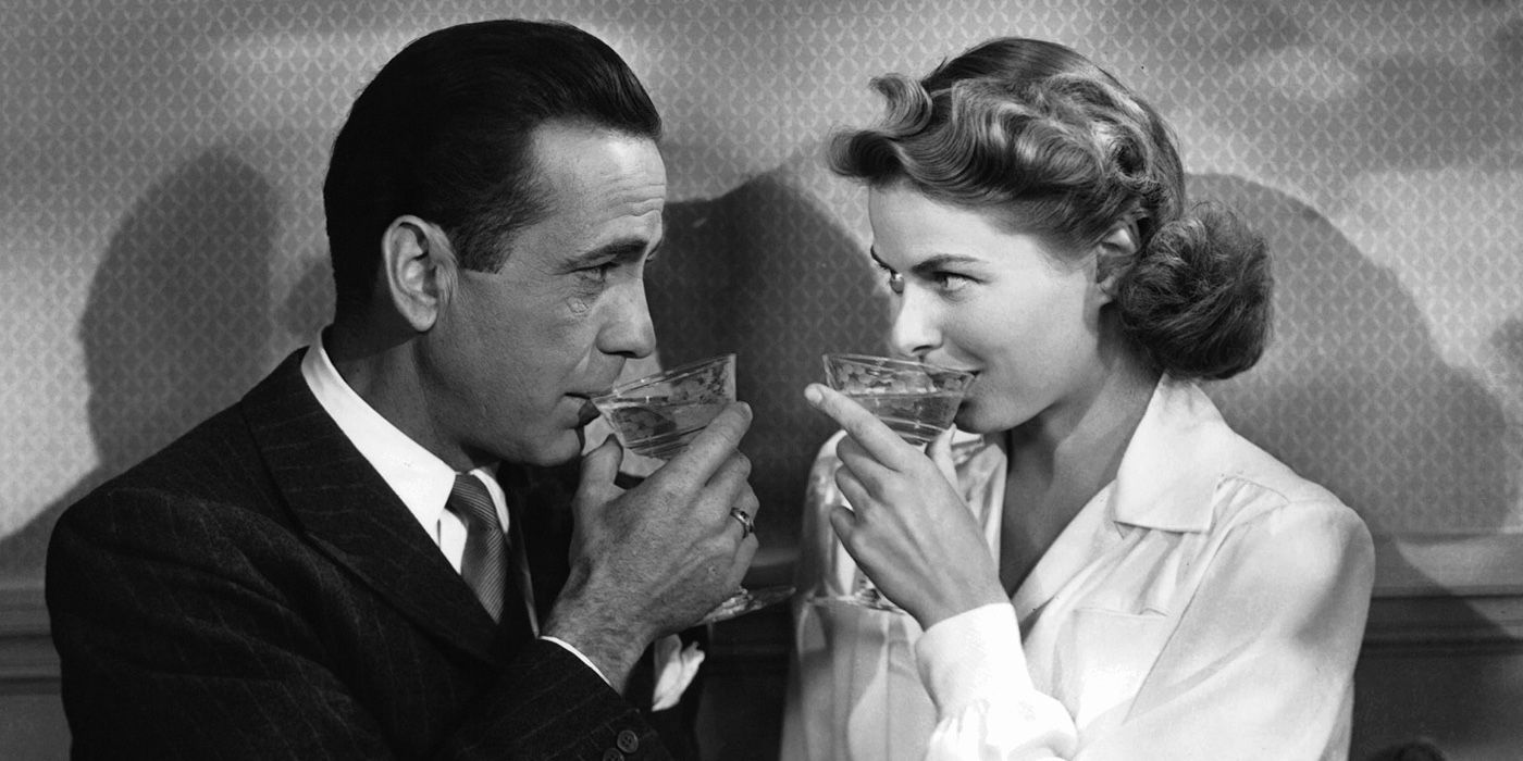 Rick and Ilsa smoking cigarrettes in Casablanca