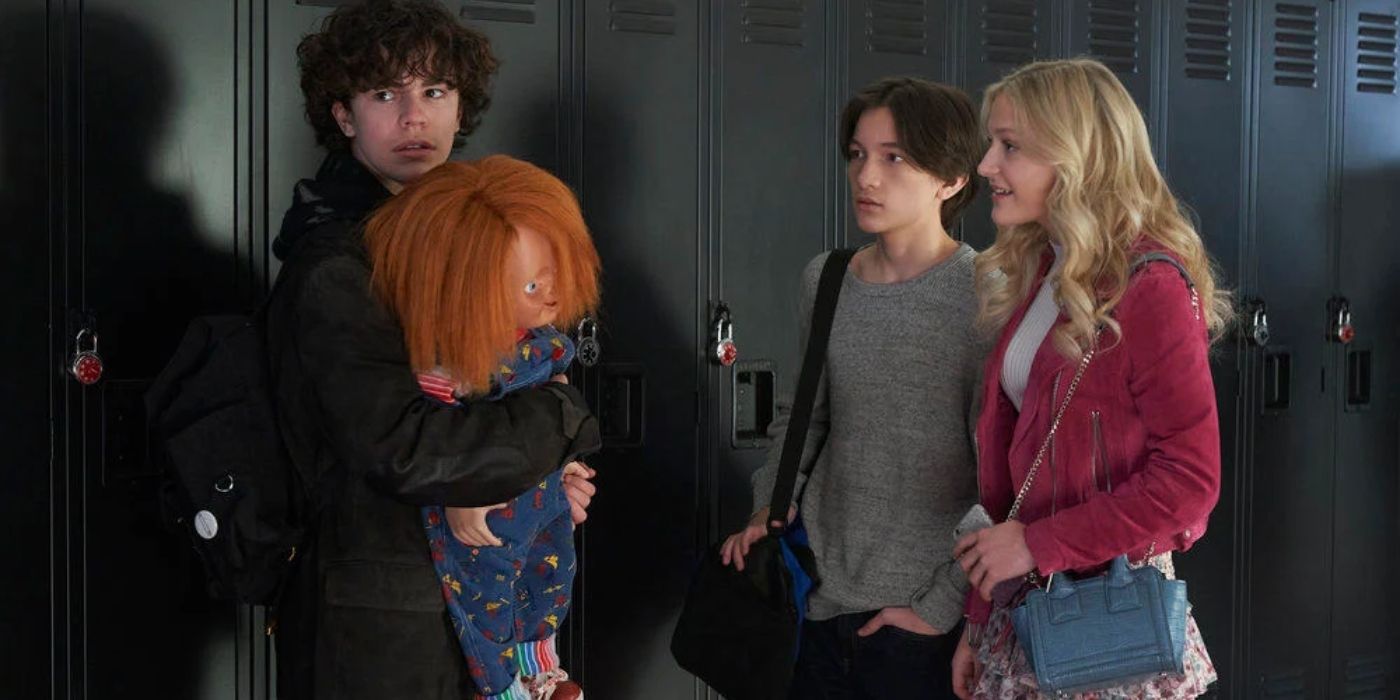 Jake holding Chucky and talking to Junior and Lexy at school on Chucky