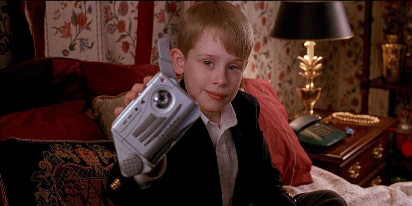 Kevin holds up his recording device on Home Alone 2