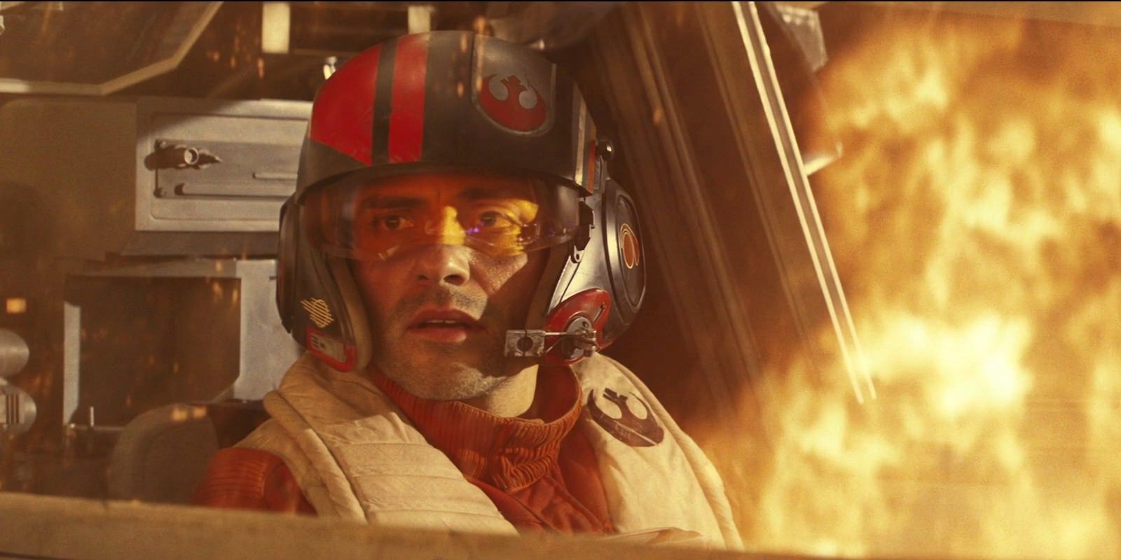 Oscar Isaac como Poe Dameron volando en Star Wars The Last Jedi