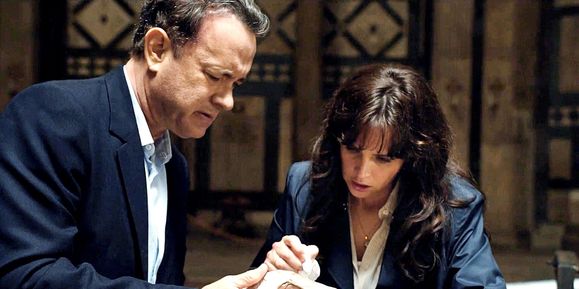 Felicity Jones and Tom Hanks holding evidence in Inferno