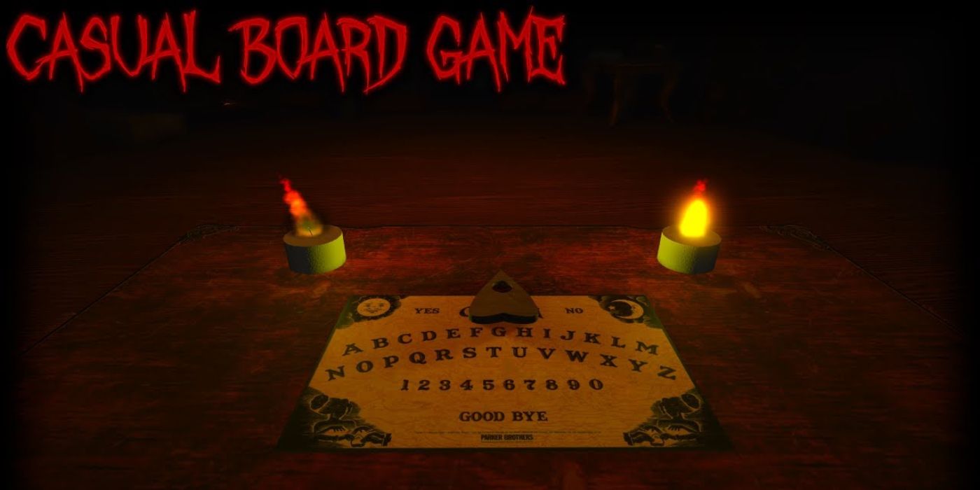 Um tabuleiro Ouija com velas ao lado em uma mesa no Casual Board Game