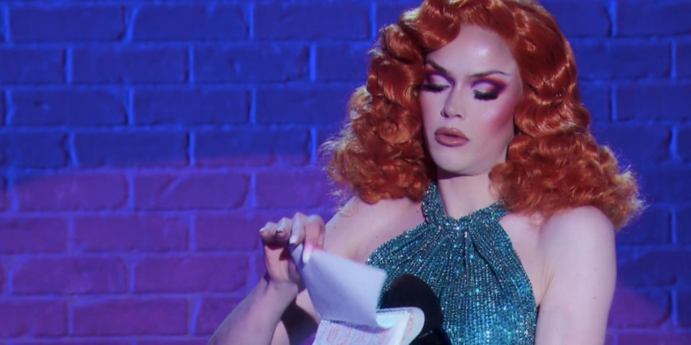 Blair St. Clair going through her notes during her stand up act in All Stars 5