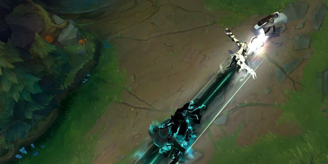 Senna uses her Q ability in League of Legends.