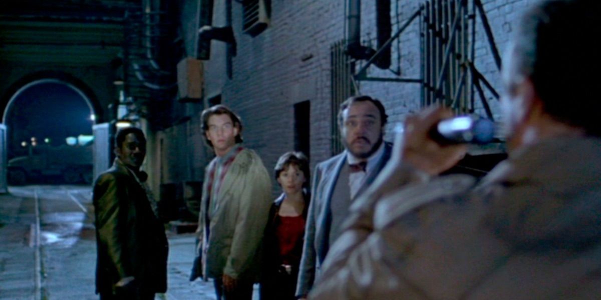 Quinn and the sliders are caught by the police.