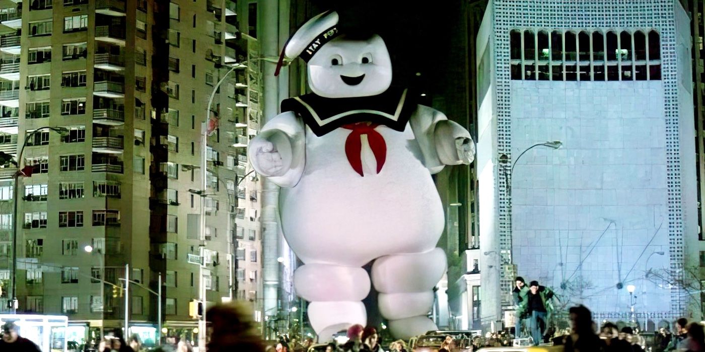 Stay Puft Man walking through New York in Ghostbusters