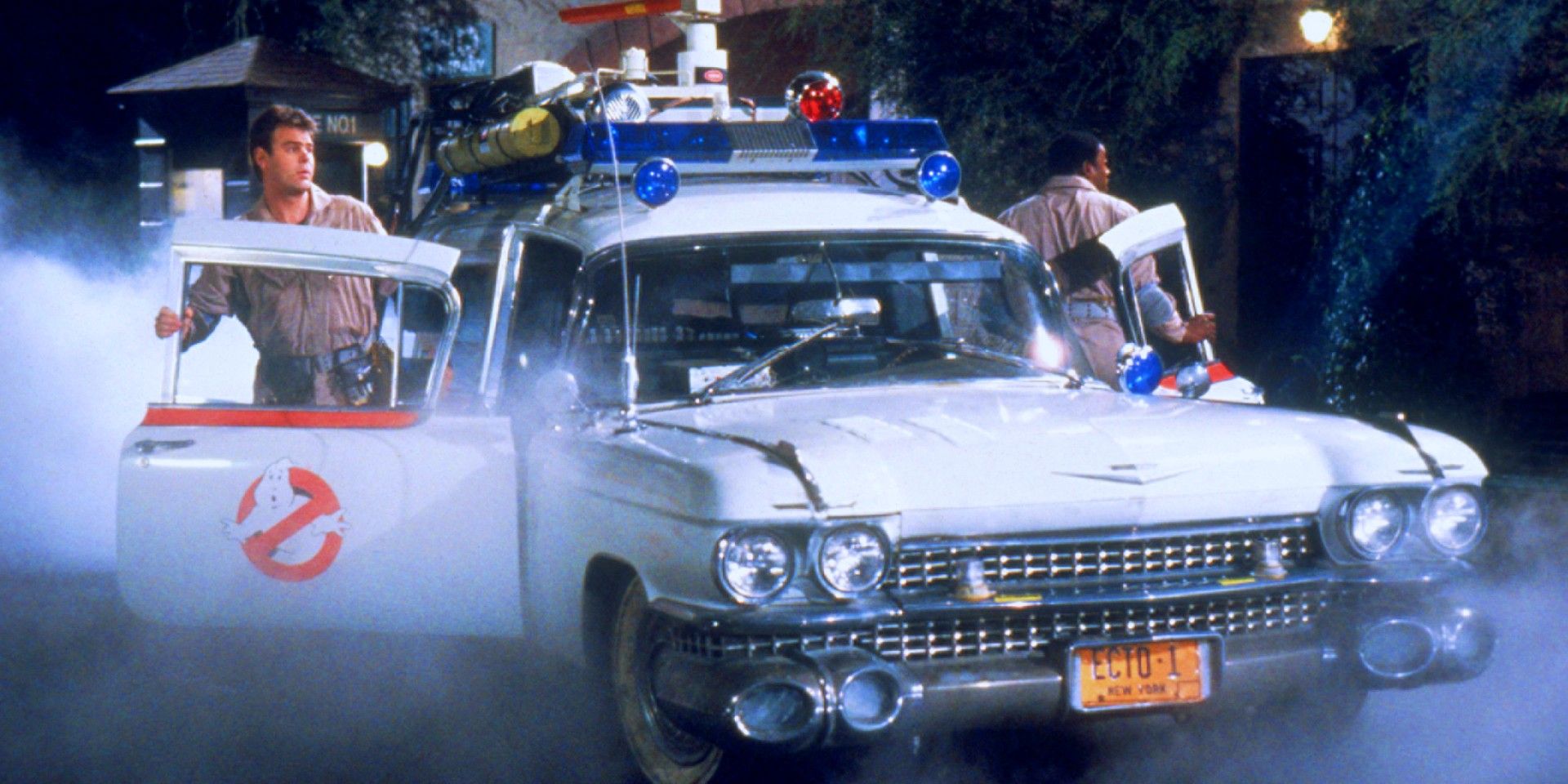 The Ghostbusters disembark from the Ecto-1