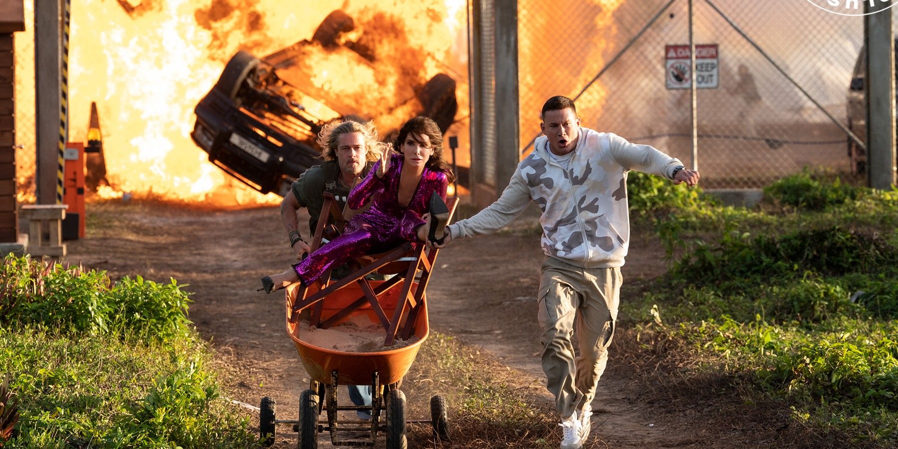 Brad Pitt,Sandra Bullock, & Channing Tatum run away from an explosion in The Lost City