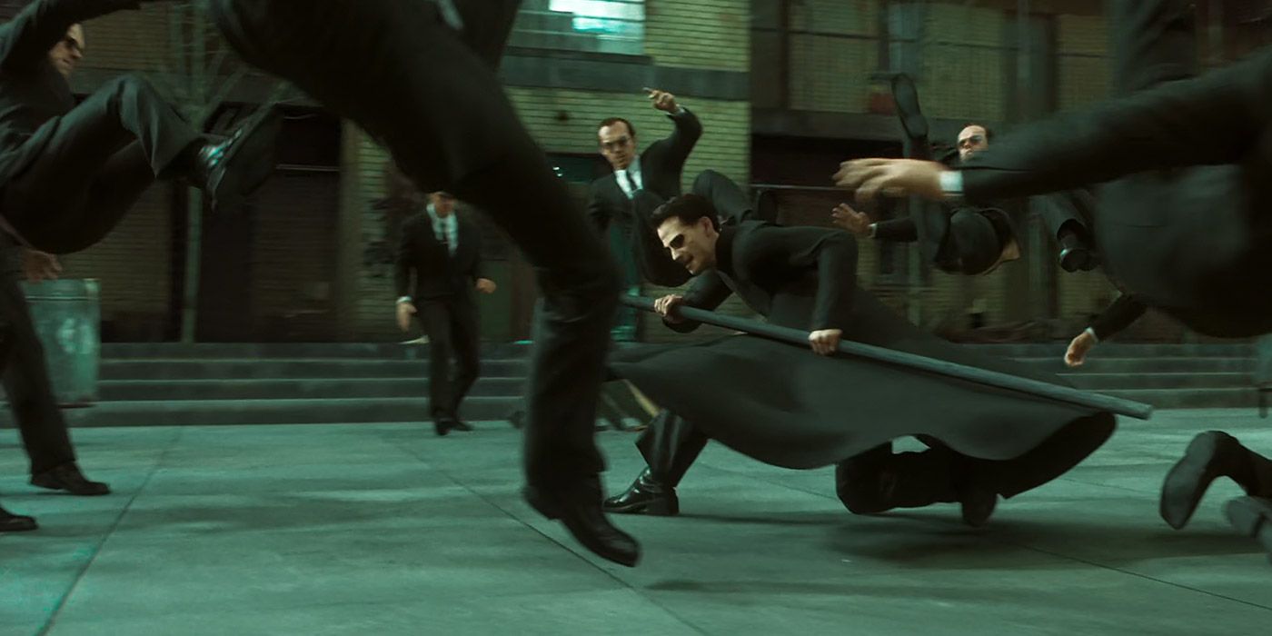 Neo walczy z klonami Smitha w Matrix Reloaded