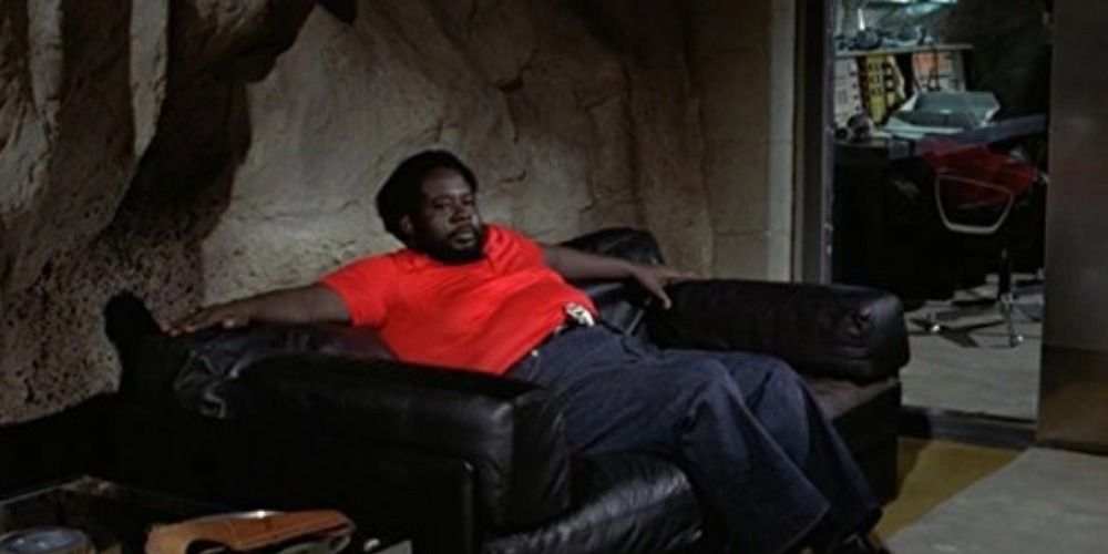 James Bond 10 Funniest Goofs Mistakes That Made It Into The Movies james-bond-10-funniest-goofs-mistakes-that-made-it-into-the-movies