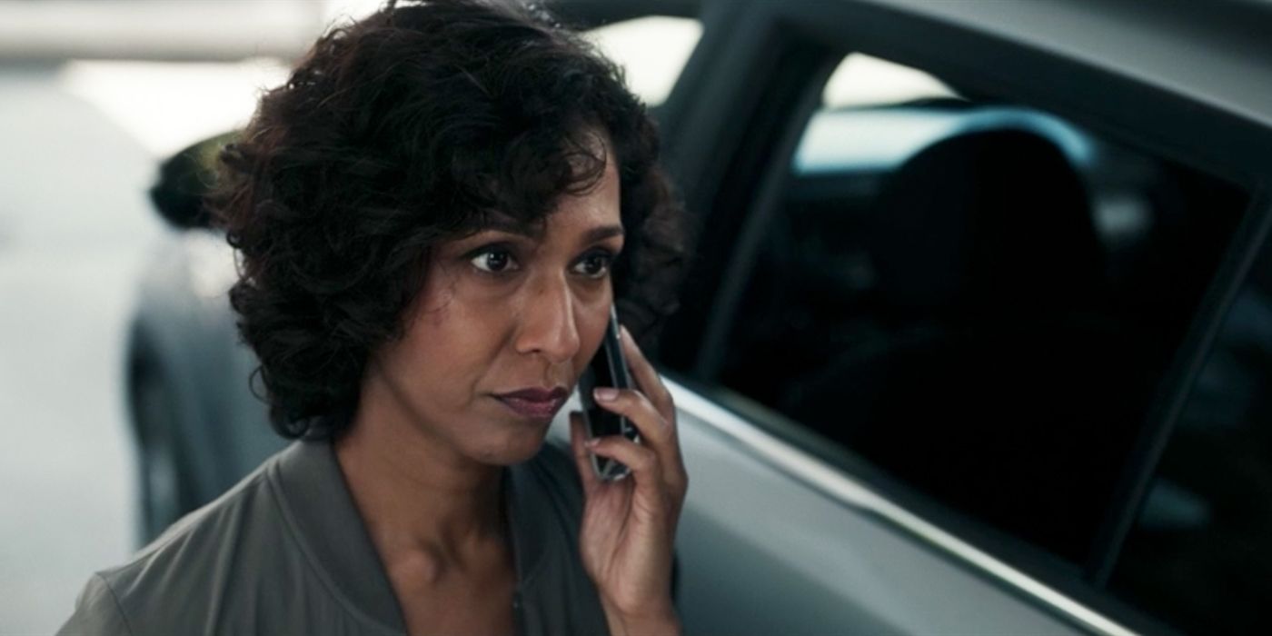 Jessica (Rekha Sharma) on the phone in Yellowjackets