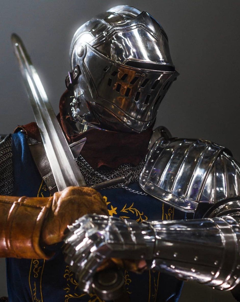 Dark Souls Elite Knight Cosplay Is Worth Its 2-Year Build Time