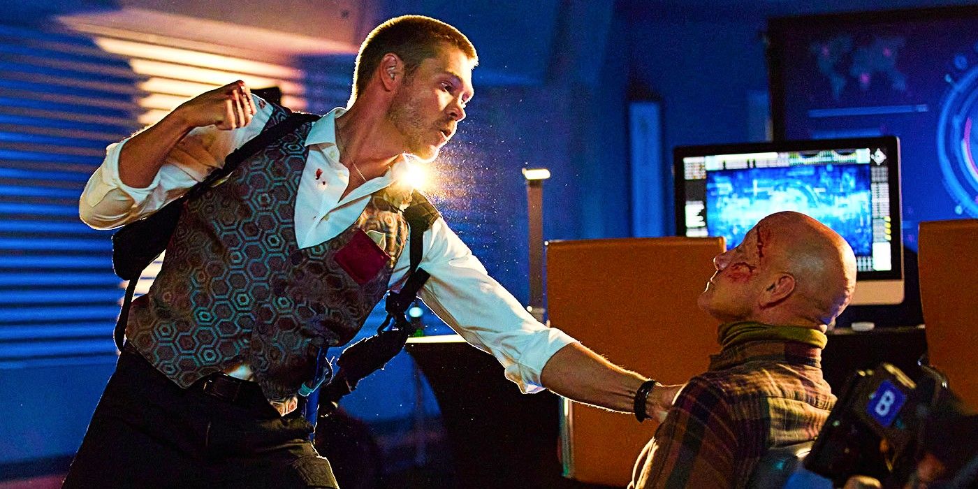Chad Michael Murray holding a seated Bruce Willis in Fortress