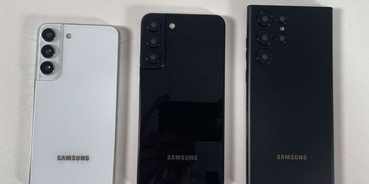 Galaxy S22, S22+, and S22 Ultra dummy models
