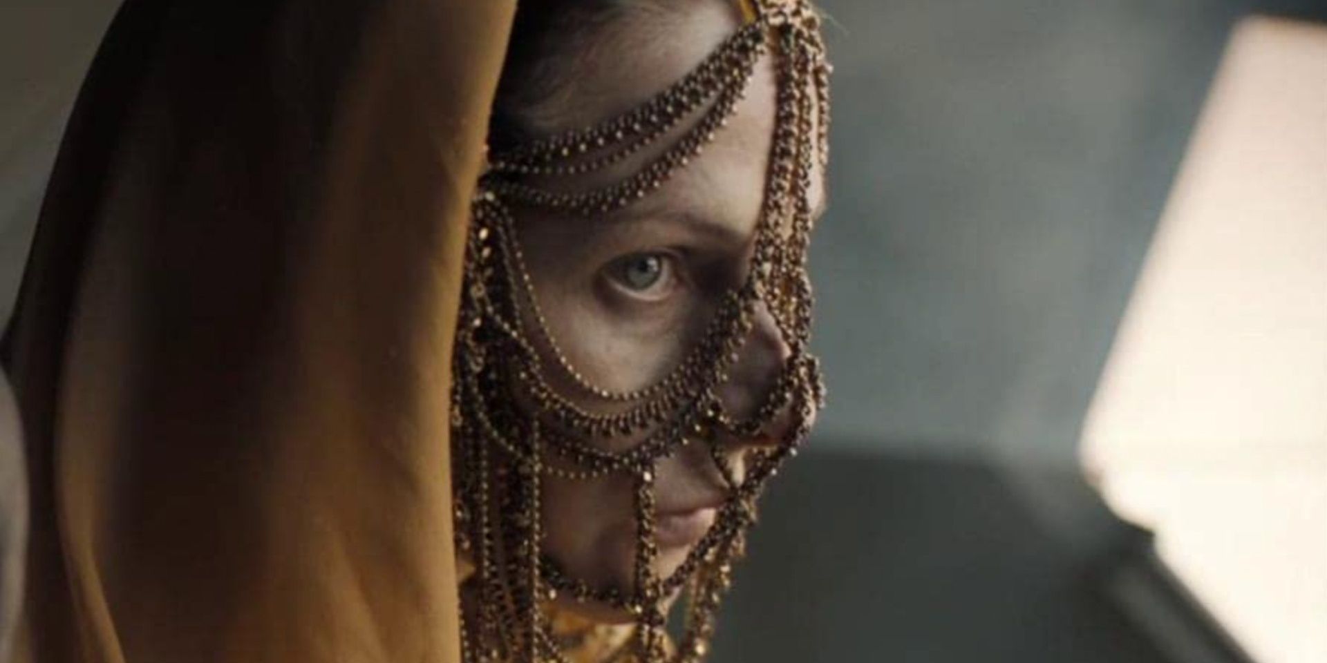 Lady Jessica in a veil in Dune