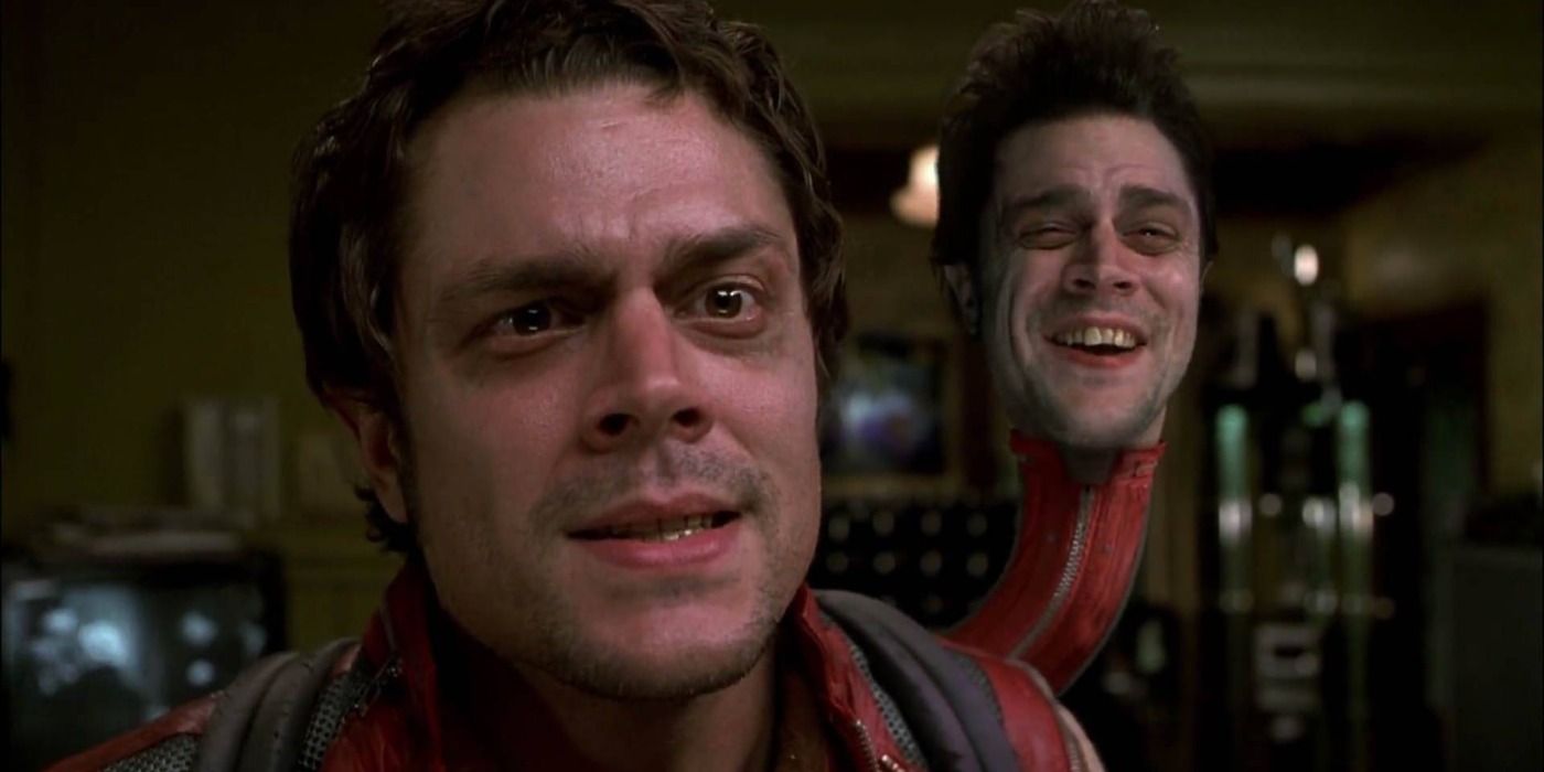 Johnny Knoxville with two heads in Men In Black II.