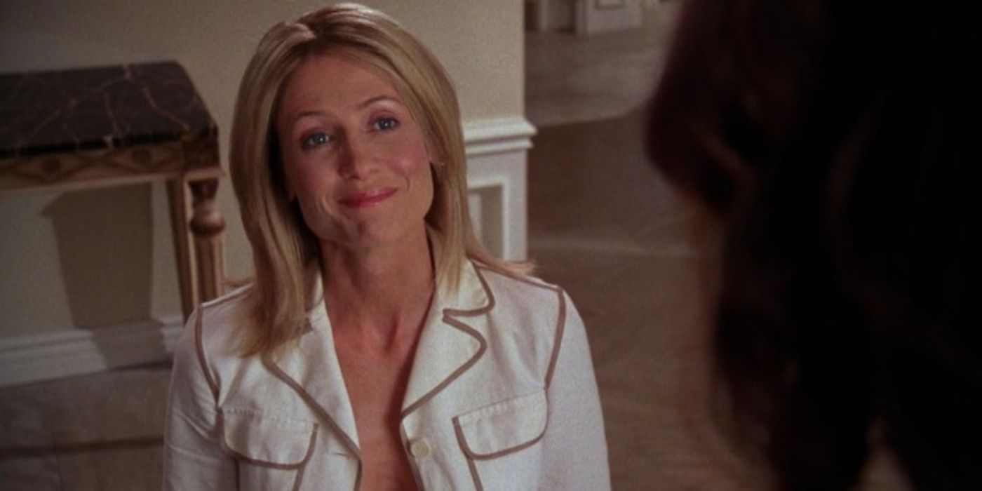 Kirsten wearing a white jacket and smiling in The O.C.