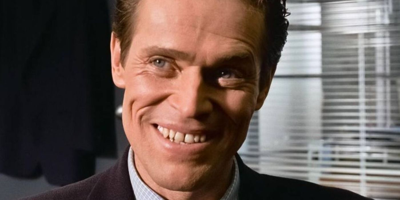 Willem Dafoe as Agent Kimball in American Psycho smiling.