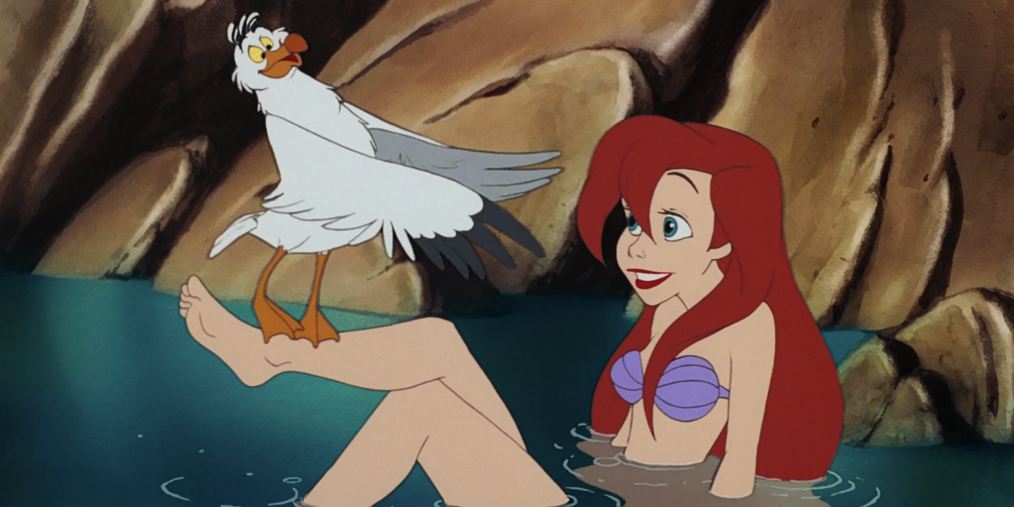 Ariel tomando banho em uma piscina em A Pequena Sereia