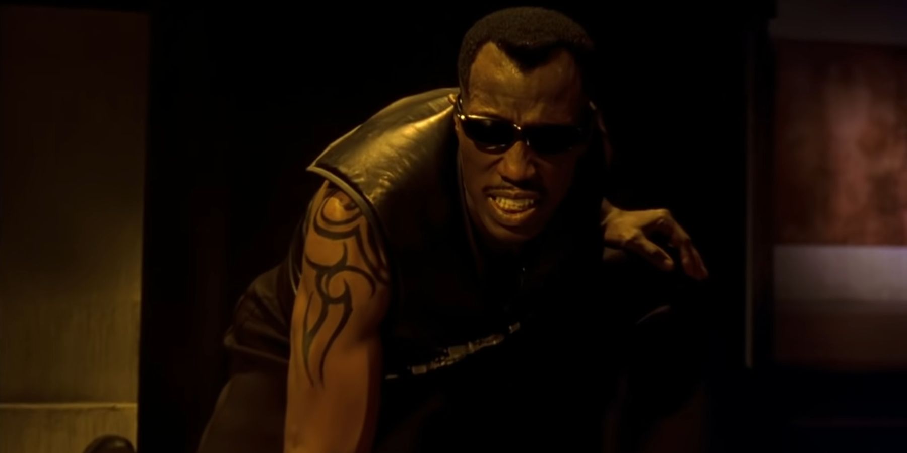 Blade sticking a superhero landing in Blade II